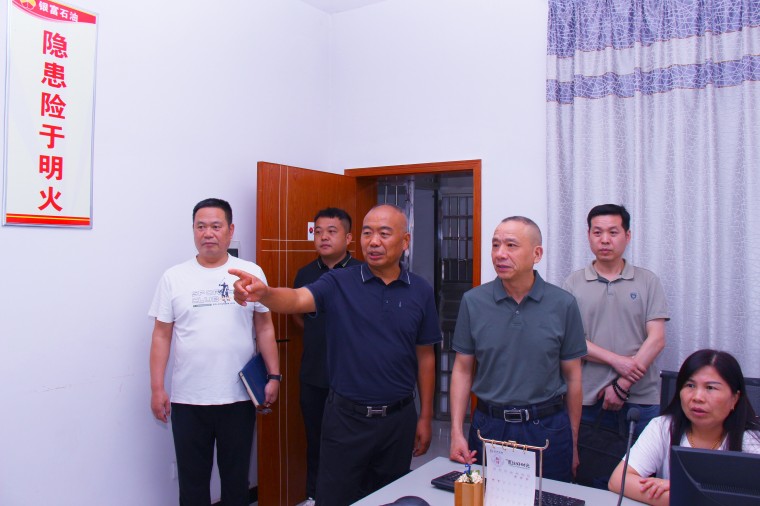 市工商聯(lián)主席彭加軍一行蒞臨我公司調(diào)研民營成品油企業(yè) 助力行業(yè)高質量發(fā)展